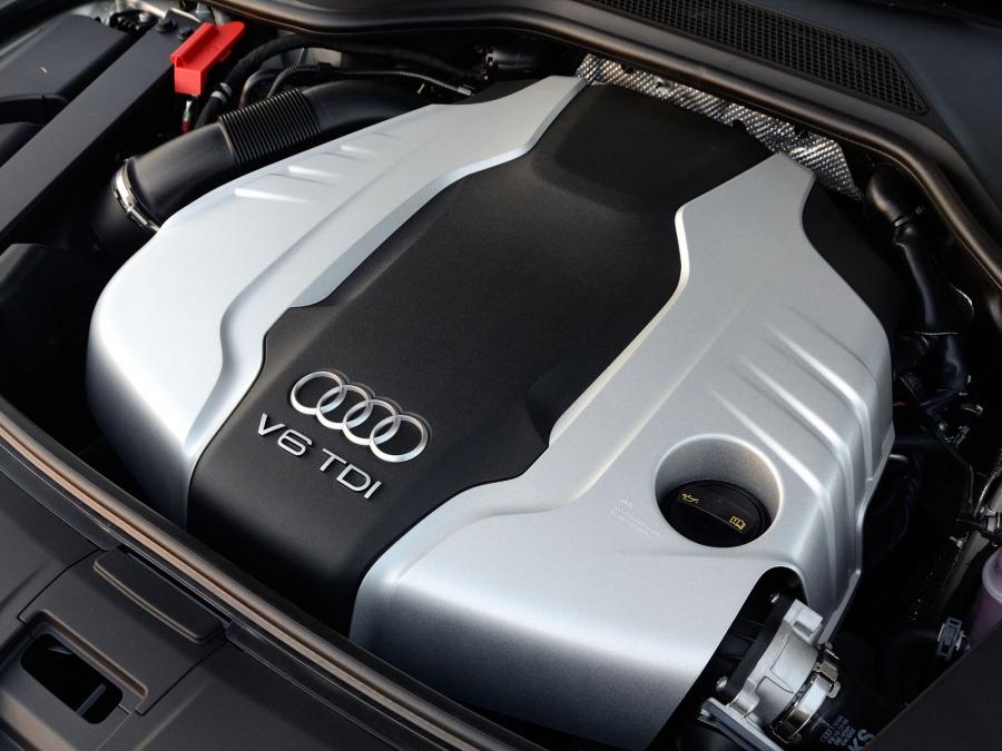 Моторный отсек Audi A8 TDI Quattro (D4) 2014 года  (ZA) (фото 3 из 10)